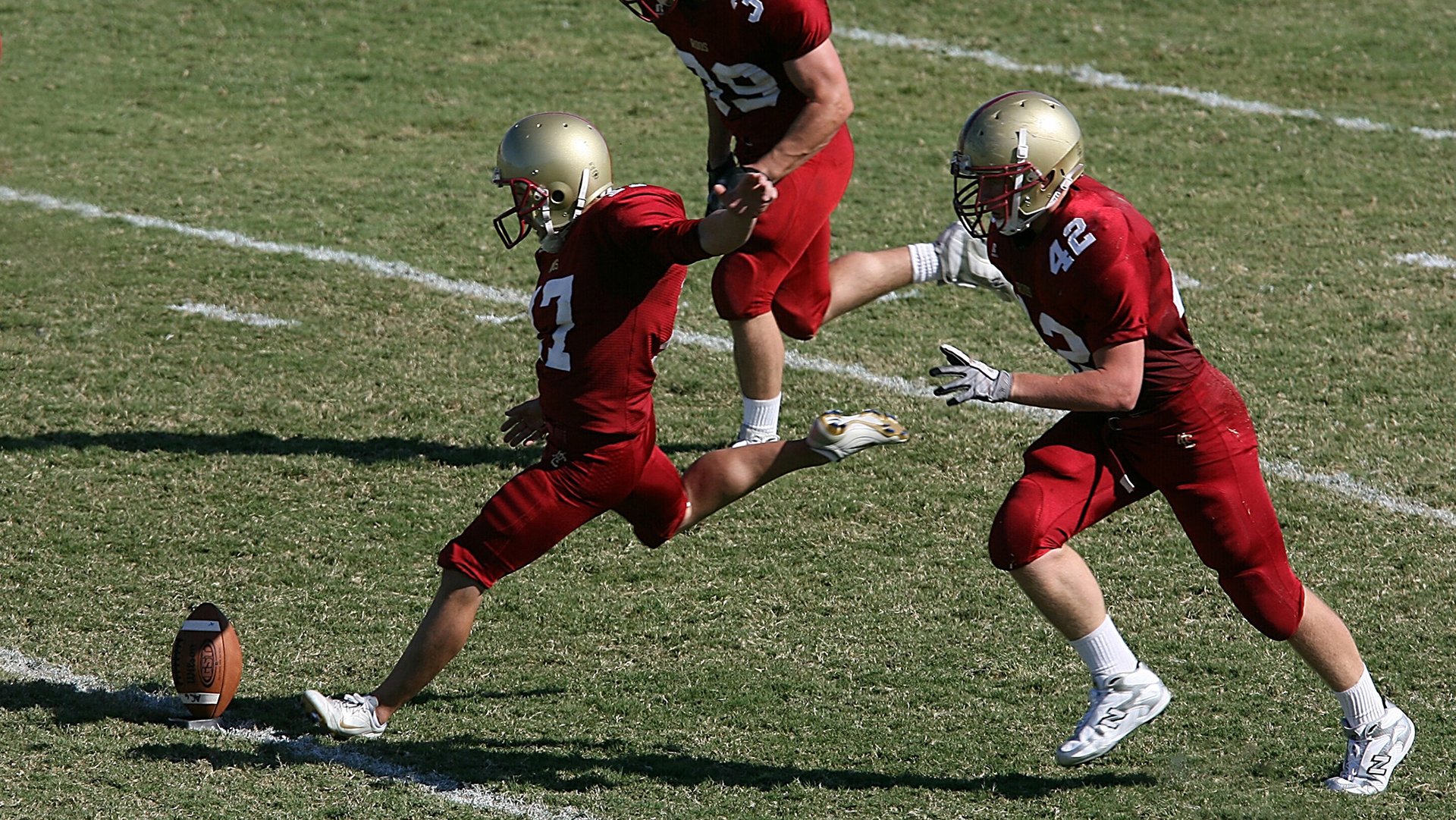 DJ现场打碟骑行派对 骑友在固定车上踩踏随节奏律动